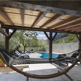 5 bedroom bayside villa with pool near Kotor, sleeps 12